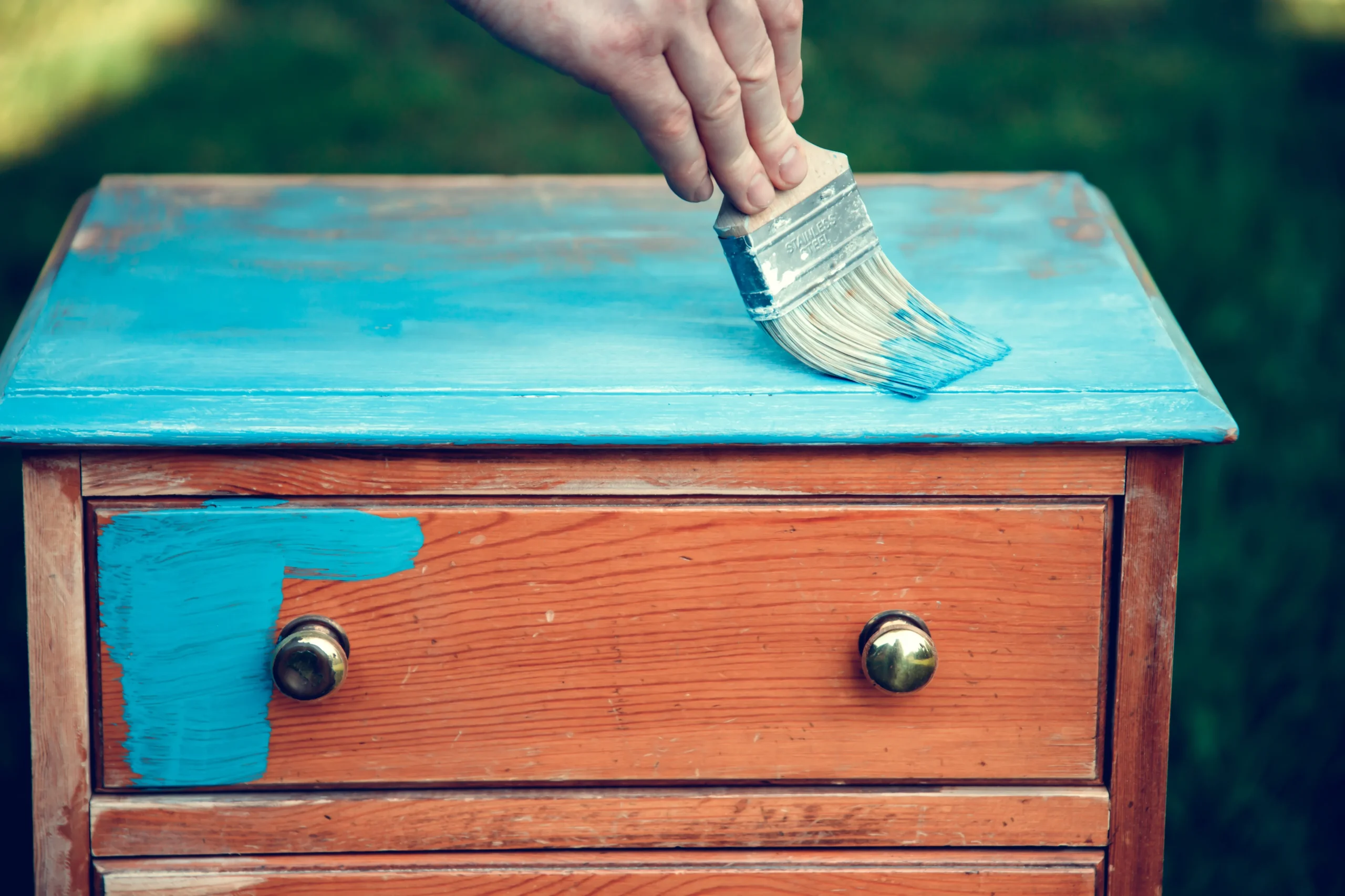 How To Paint Furniture To Look Distressed